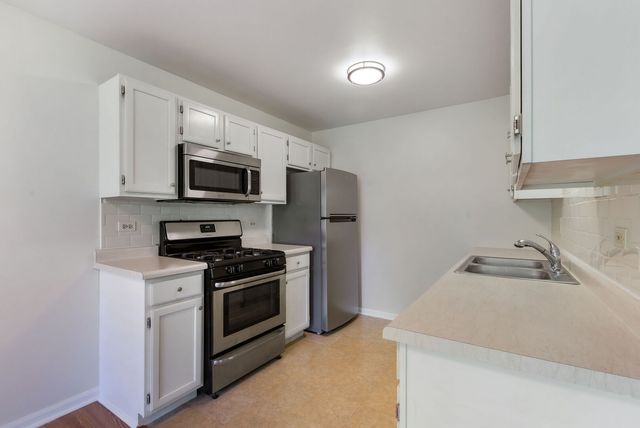 215 Brett Circle A, Wauconda, IL 60084