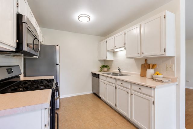 215 Brett Circle A, Wauconda, IL 60084