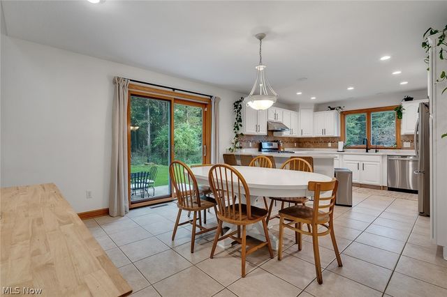 2037 Bishop Woods Court, Poland, OH 44514