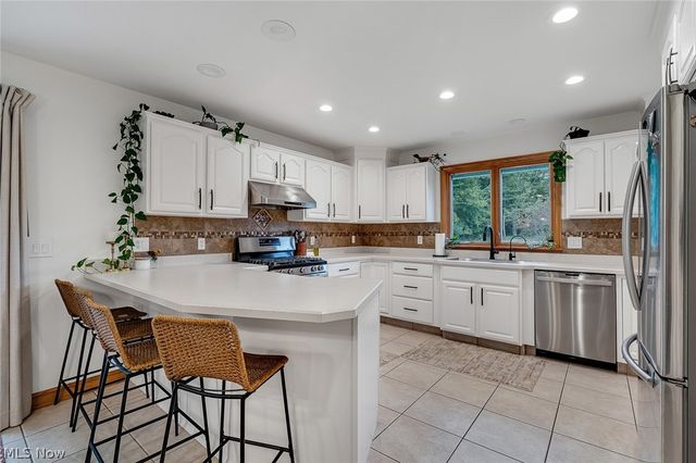 2037 Bishop Woods Court, Poland, OH 44514