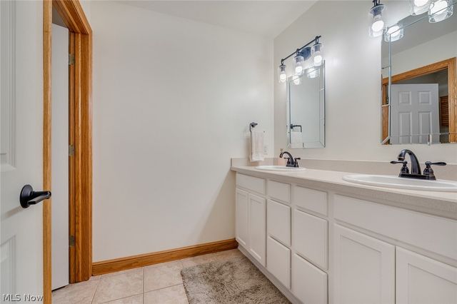 2037 Bishop Woods Court, Poland, OH 44514
