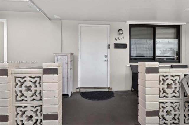5814 Cleveland St, Hollywood, FL 33021