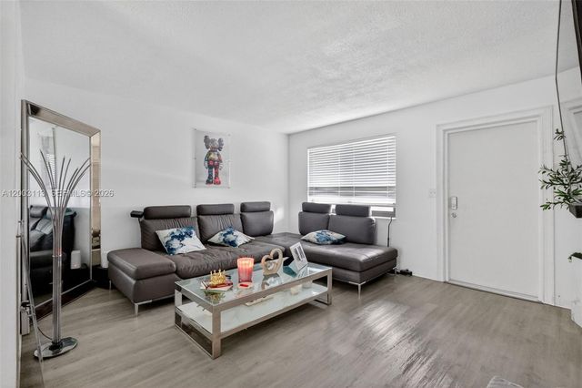 5814 Cleveland St, Hollywood, FL 33021