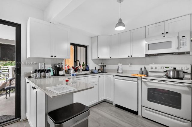 5814 Cleveland St, Hollywood, FL 33021