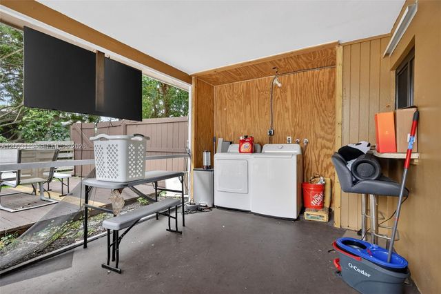 5814 Cleveland St, Hollywood, FL 33021