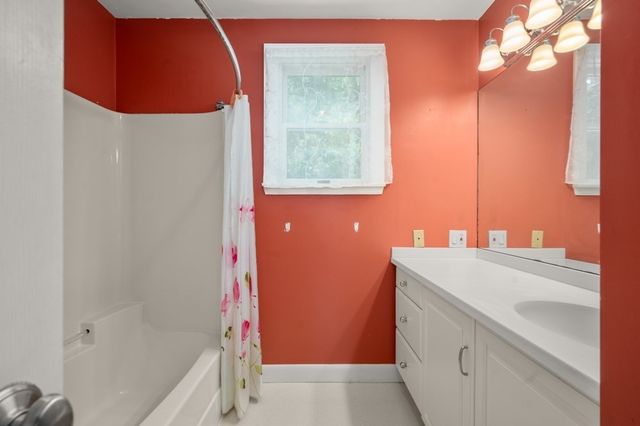 367 Linebrook Rd, Ipswich, MA 01938