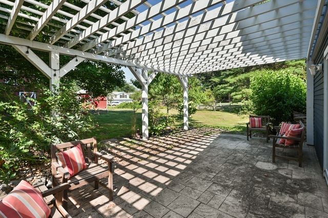 367 Linebrook Rd, Ipswich, MA 01938
