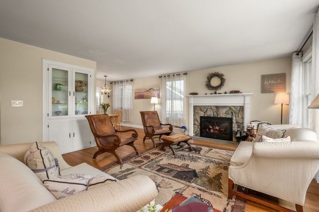 367 Linebrook Rd, Ipswich, MA 01938