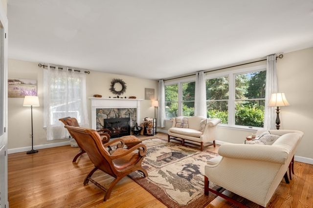 367 Linebrook Rd, Ipswich, MA 01938