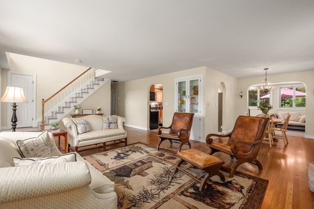 367 Linebrook Rd, Ipswich, MA 01938