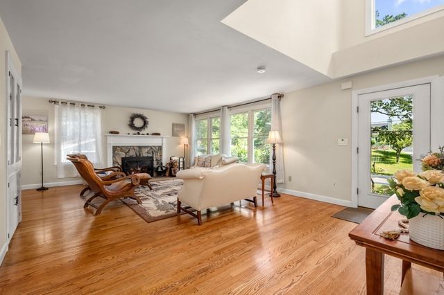 367 Linebrook Rd, Ipswich, MA 01938