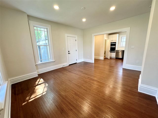 1232 Main Street, Grinnell, IA 50112