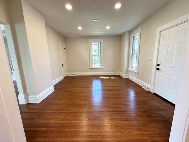 1232 Main Street, Grinnell, IA 50112