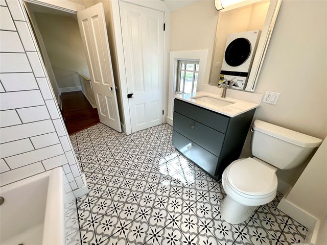 1232 Main Street, Grinnell, IA 50112