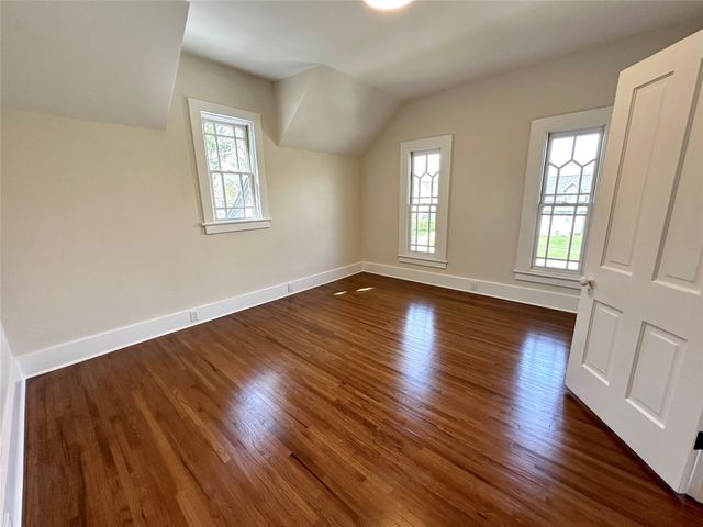 1232 Main Street, Grinnell, IA 50112