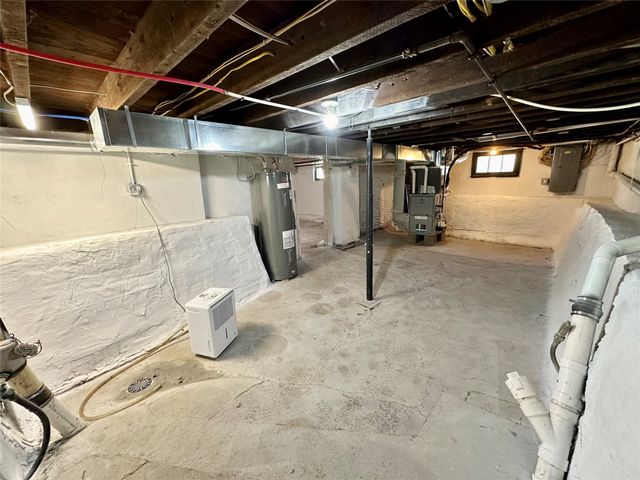 1232 Main Street, Grinnell, IA 50112
