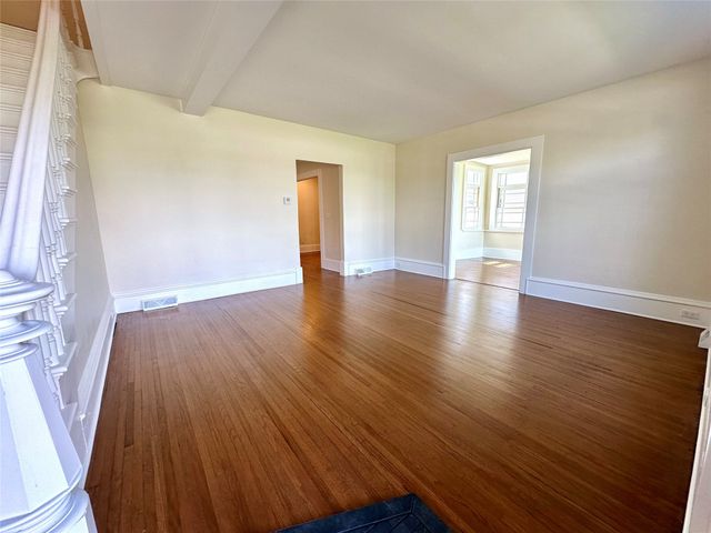 1232 Main Street, Grinnell, IA 50112
