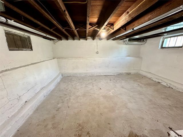 1232 Main Street, Grinnell, IA 50112