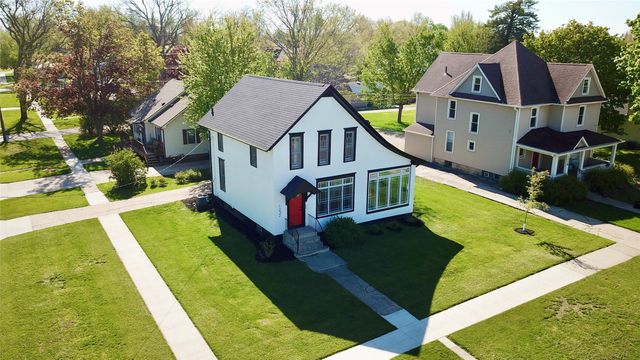 1232 Main Street, Grinnell, IA 50112