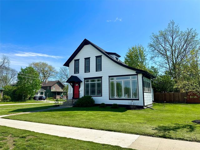 1232 Main Street, Grinnell, IA 50112