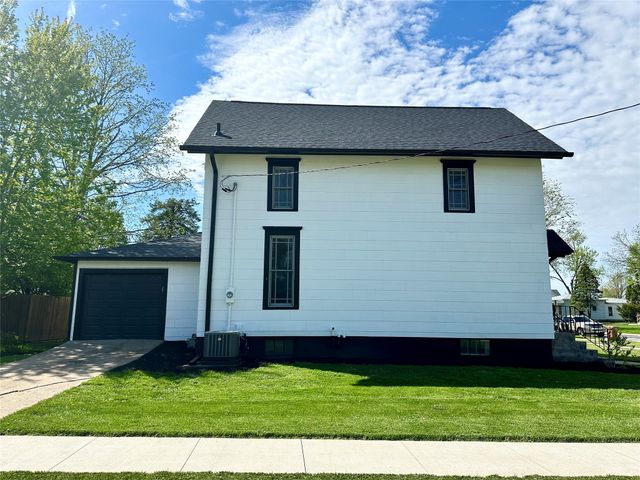 1232 Main Street, Grinnell, IA 50112