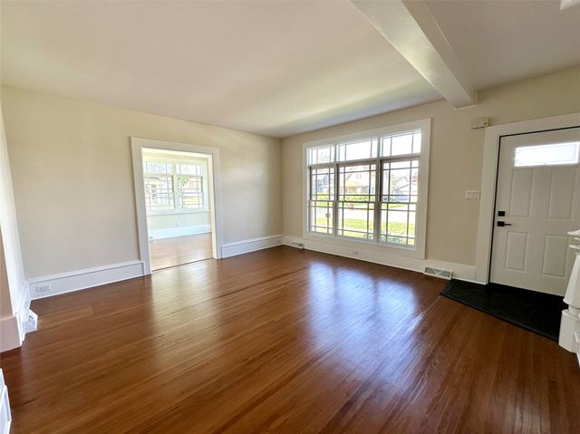 1232 Main Street, Grinnell, IA 50112
