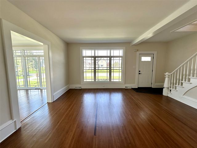 1232 Main Street, Grinnell, IA 50112