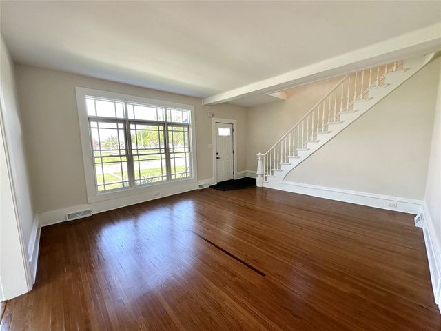 1232 Main Street, Grinnell, IA 50112
