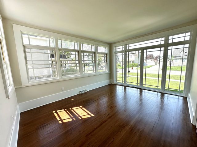 1232 Main Street, Grinnell, IA 50112