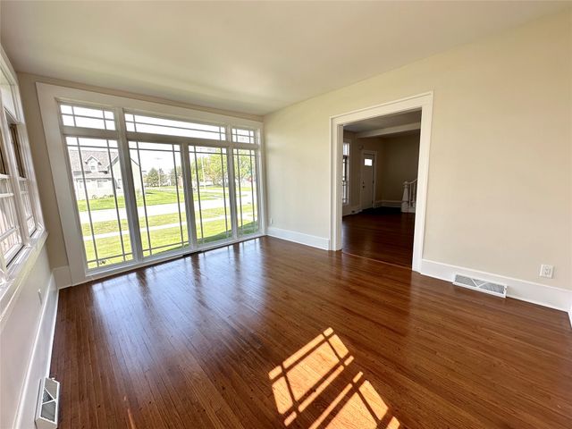 1232 Main Street, Grinnell, IA 50112