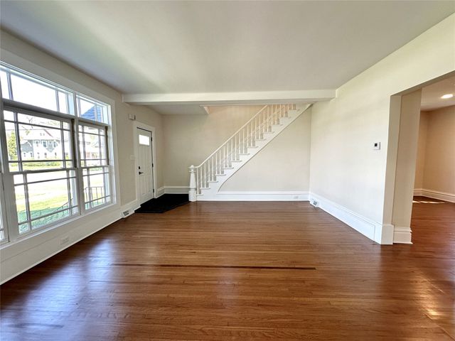 1232 Main Street, Grinnell, IA 50112