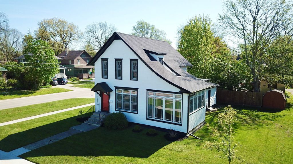 1232 Main Street, Grinnell, IA 50112