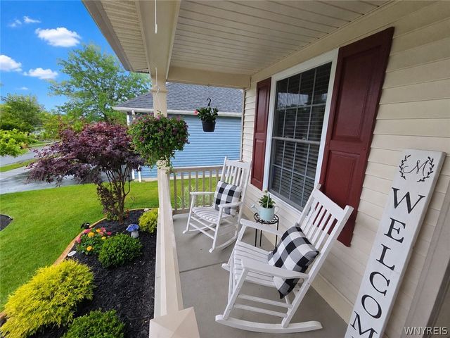 51 Hickory Grove Lane, Cheektowaga, NY 14227