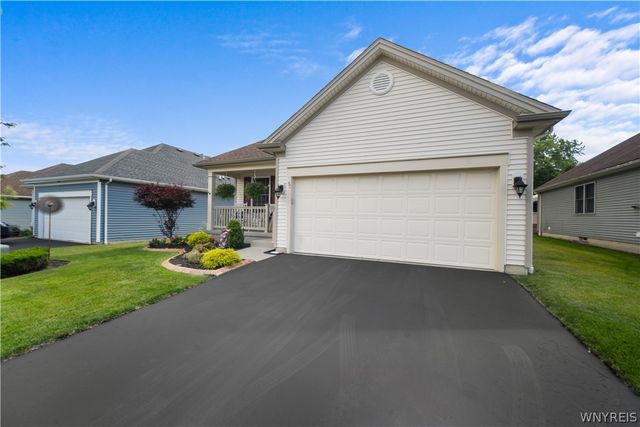 51 Hickory Grove Lane, Cheektowaga, NY 14227