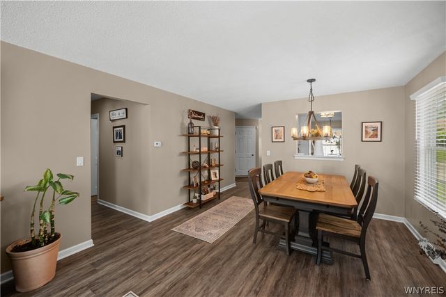 51 Hickory Grove Lane, Cheektowaga, NY 14227