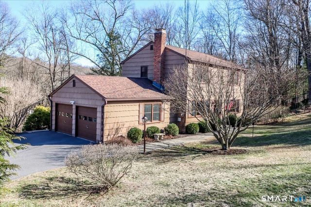 11 Willow Road, New Milford, CT 06776