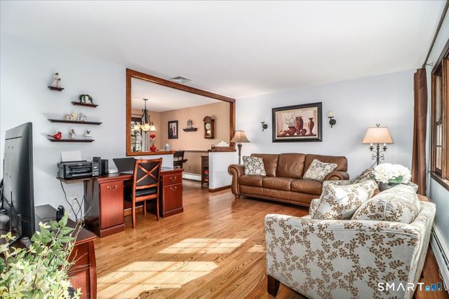 11 Willow Road, New Milford, CT 06776