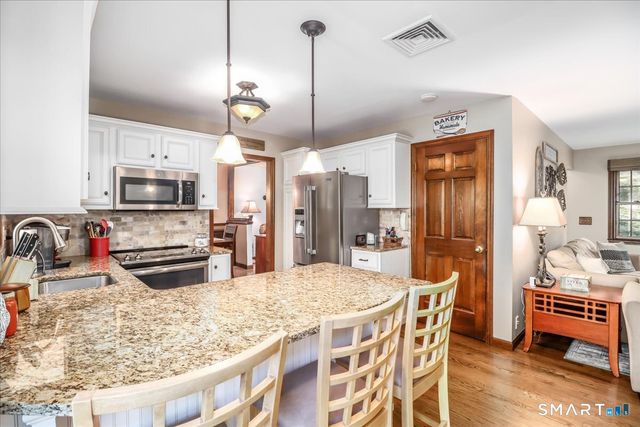 11 Willow Road, New Milford, CT 06776