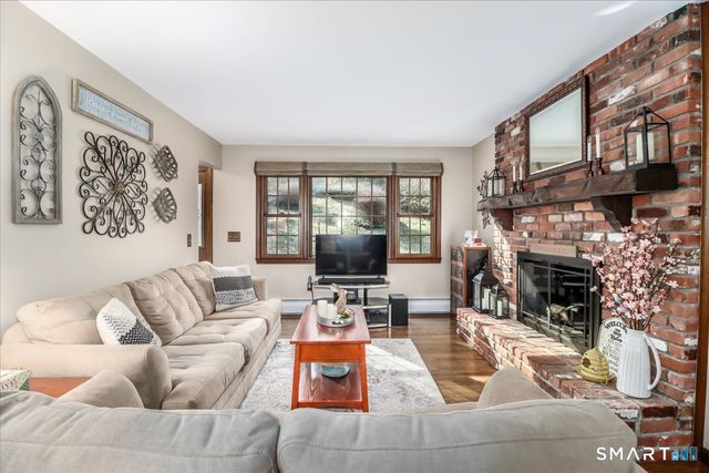 11 Willow Road, New Milford, CT 06776