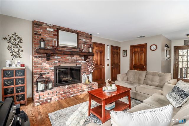 11 Willow Road, New Milford, CT 06776