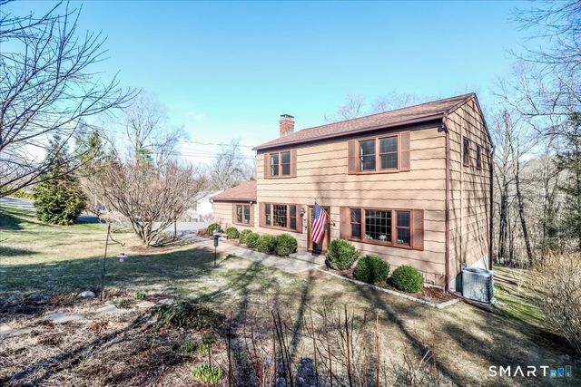 11 Willow Road, New Milford, CT 06776