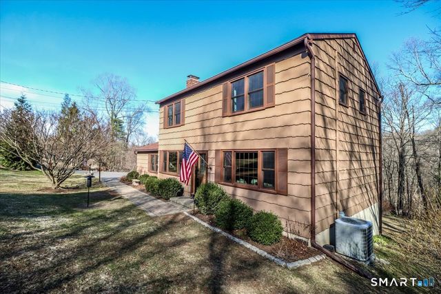 11 Willow Road, New Milford, CT 06776