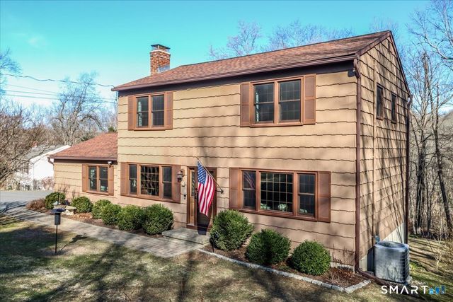 11 Willow Road, New Milford, CT 06776