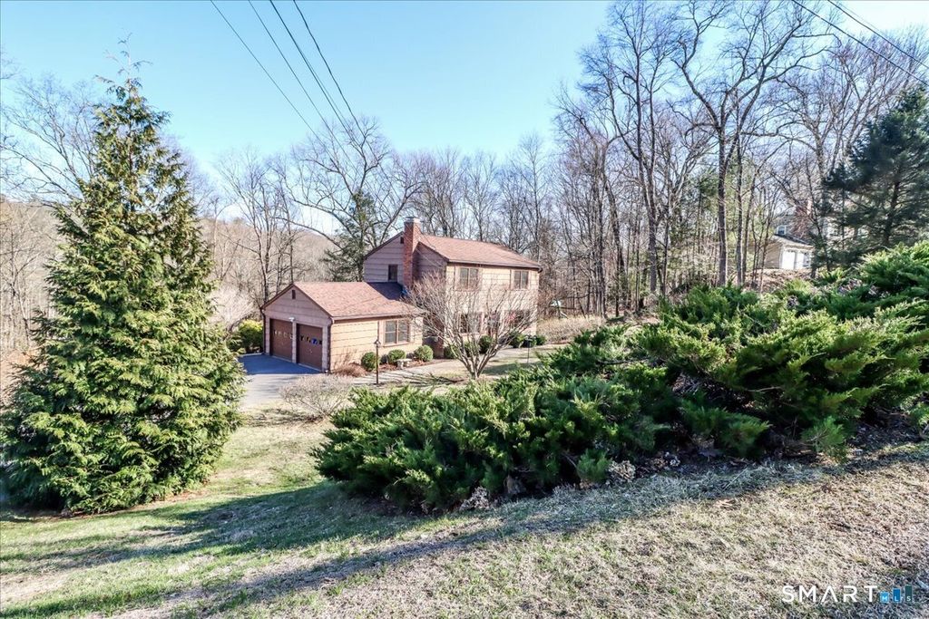 11 Willow Road, New Milford, CT 06776