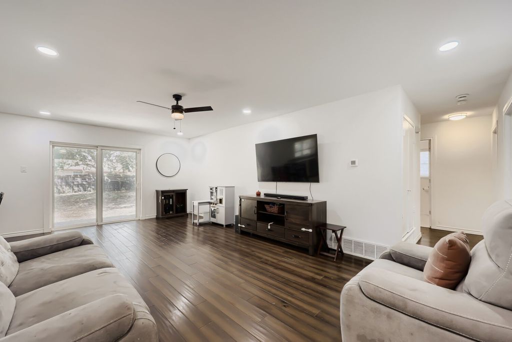 1900 Lomita Lane, Arlington, TX 76010 — photo 4