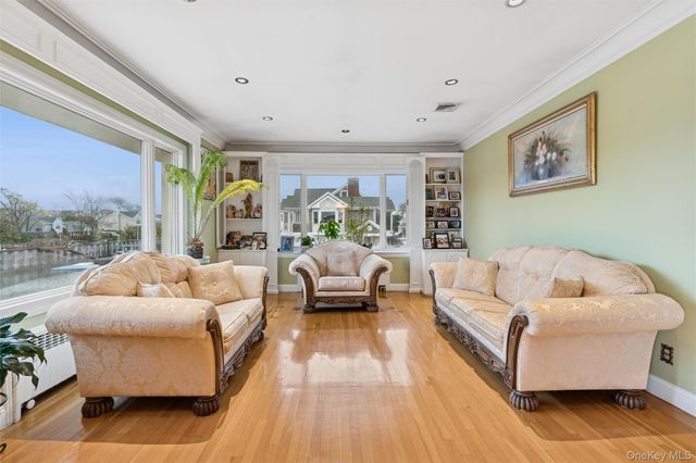 615 E State Street, Long Beach, NY 11561