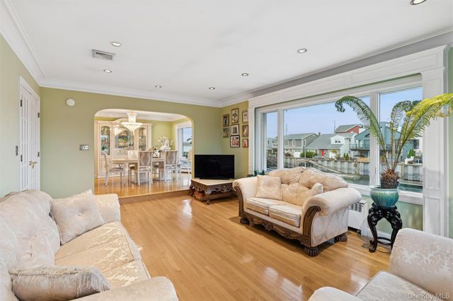 615 E State Street, Long Beach, NY 11561