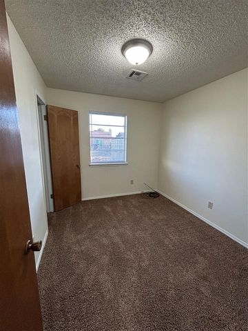 6120 SW Oakcliff Ave, Lawton, OK 73505