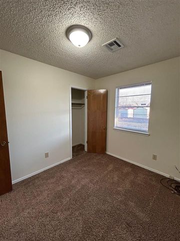 6120 SW Oakcliff Ave, Lawton, OK 73505