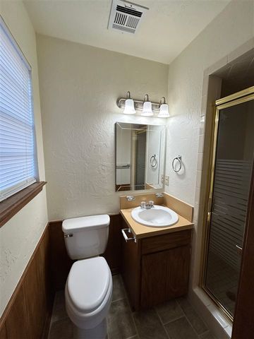 6120 SW Oakcliff Ave, Lawton, OK 73505